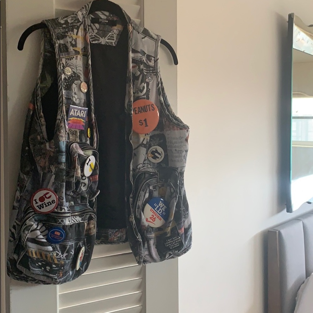 Vintage pins denim graffiti fishing vest Atari XS
